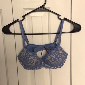 Victoria’s Secret Bombshell push up lace bra 32A.
